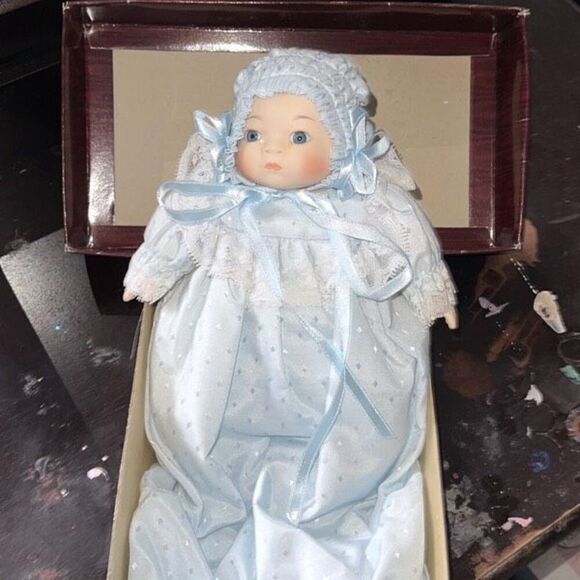 Dynasty Collection Vintage 1988 "Infant Michelle" Porcelain Doll In Original Box - Picture 2 of 5